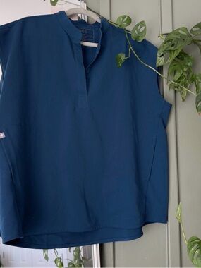 Like new Rafaela Oversized Scrub Top